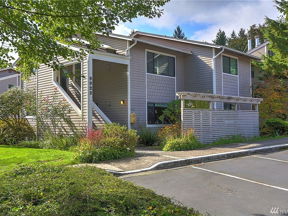 The grounds at Wild Glen and mature, lush and well kept. Unit #701 occupies the lower floor of this building.