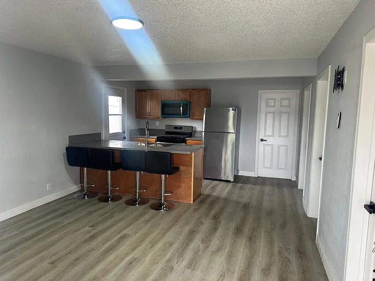 1264 E Holt Blvd — Photo 2