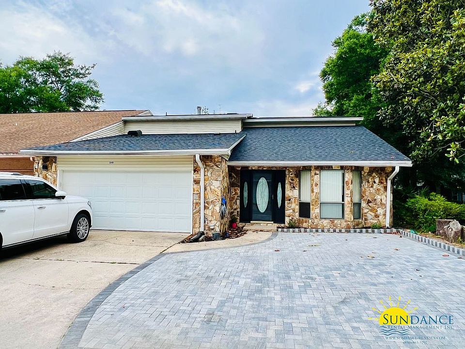 1st image of 948 Holbrook Cir