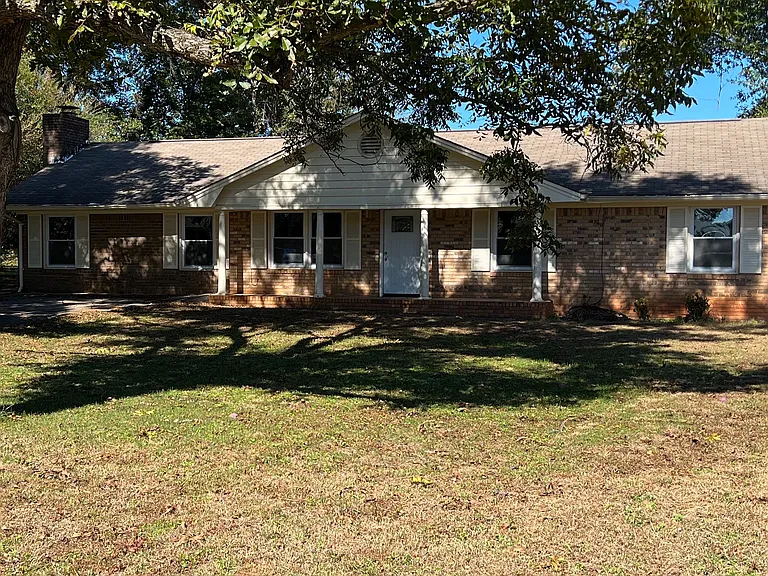 3751 Robinson Dr — Photo 1