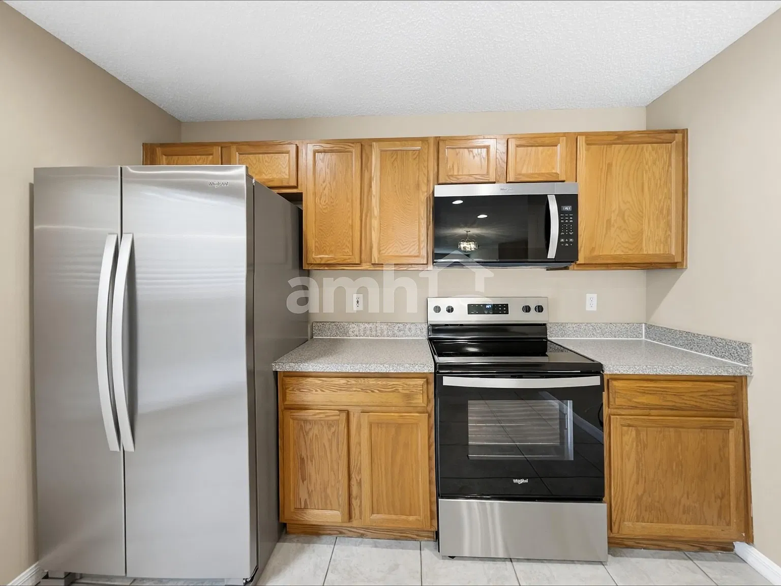 3 bed, 2.0 bath, 1390 sqft, $2,370 — Photo 3
