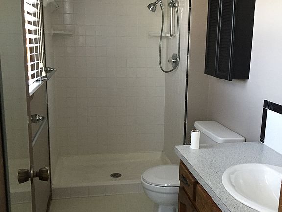 5th image of 843 York Pl