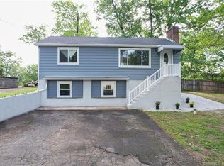 90 Monce Rd, Burlington, CT 06013
