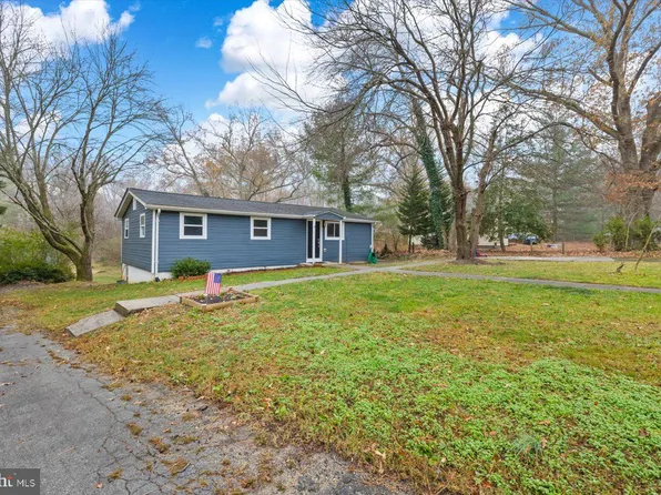 14027 Farmer Dr, Woodford, VA 22580