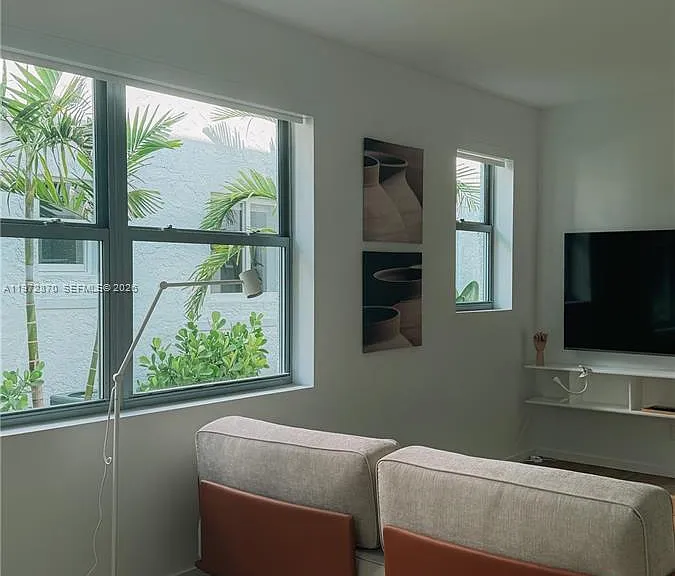 128 NE 46th St #3 — Photo 10