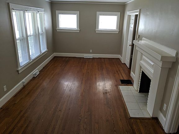 3rd image of 2412 Malvern Ave