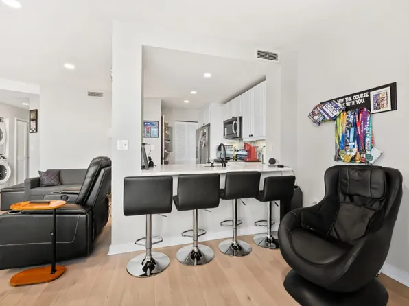 600 Harbor Boulevard image 5 of 28