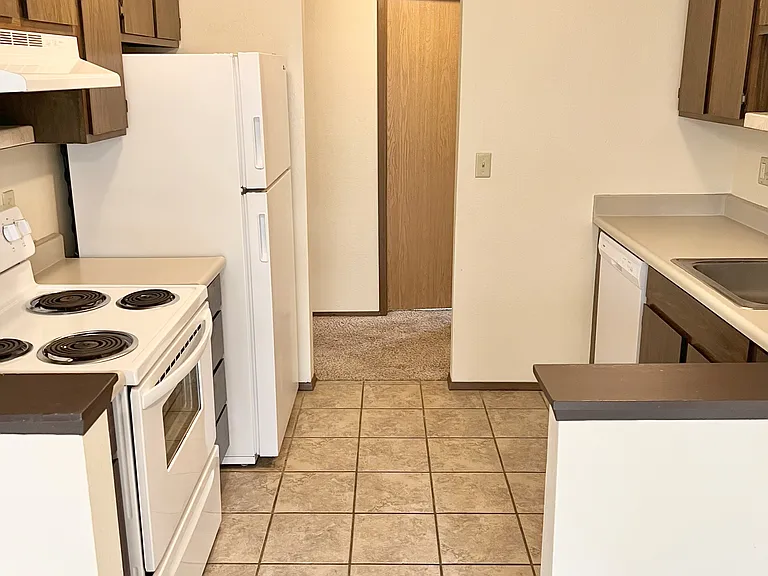 Westlakes Apartments — Photo 16