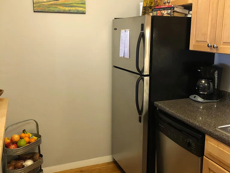 22 Laurel St — Photo 2