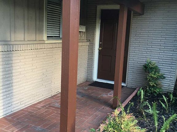2nd image of 1320 Longfellow Dr