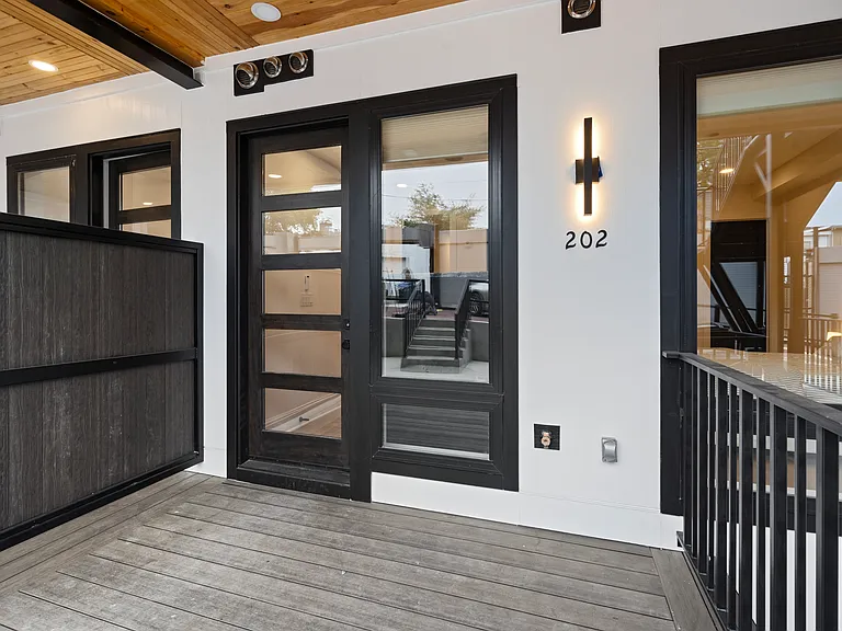 733 Euclid St NW #202 — Photo 5