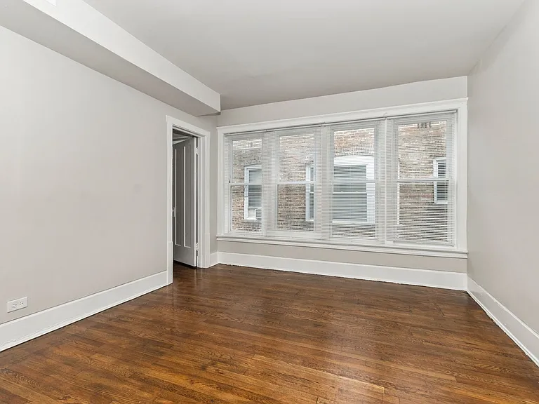 6820 - 6822 S Cornell — Photo 8