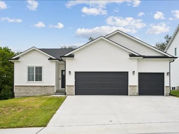 307 S Walnut Dr, Norwalk, IA 50211