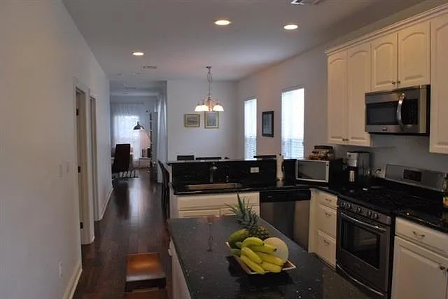925 Hillary St — Photo 8