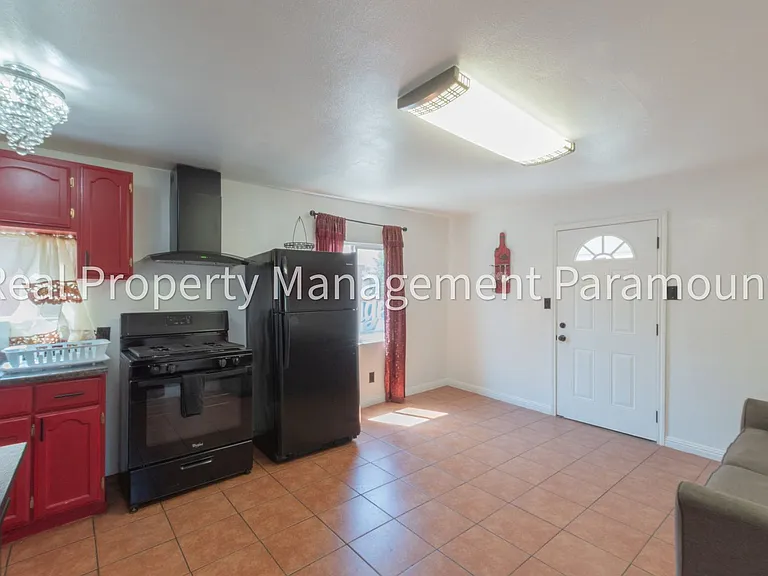 1362 E 61st Street — Photo 18