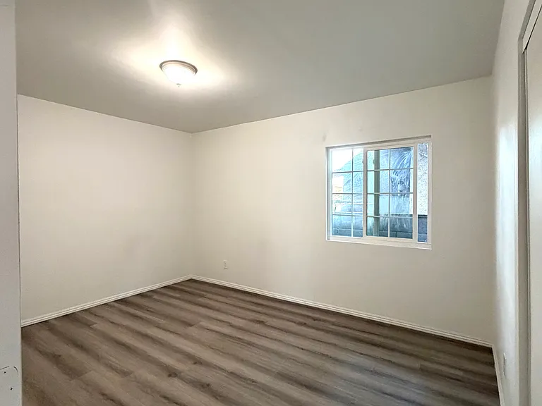 E Cedar St — Photo 10