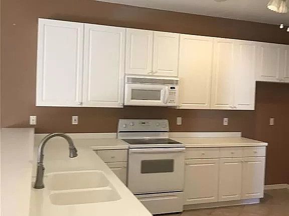 3rd image of 11124 Lakeland Cir