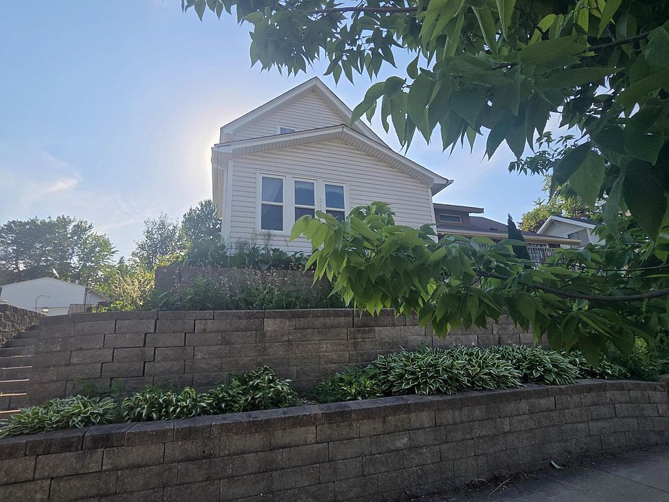 1st image of 313 Main St S