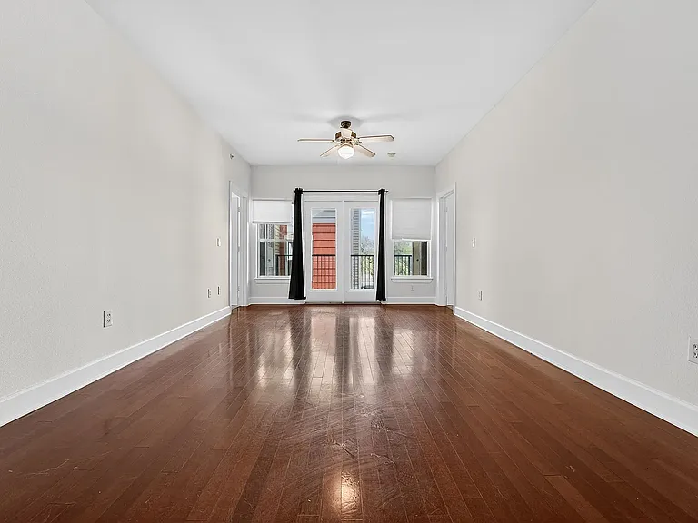 1901 Crossing Pl #1302 — Photo 6