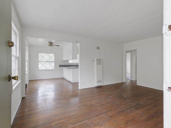 2nd image of 14314 Magnolia Blvd APT 1