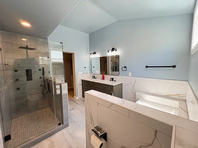 414 Galleria Dr #4 — Photo 40