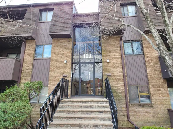 132 Woodmill Dr, Cranbury, NJ 08512