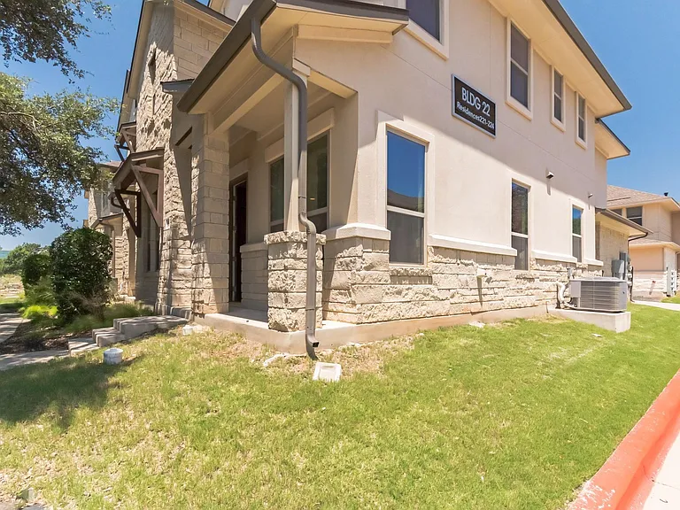 13800 Lyndhurst St #221 — Photo 40