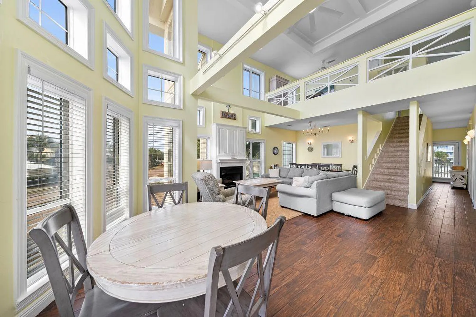 6 bed, 5.0 bath, 3207 sqft, $13,114 — Photo 1