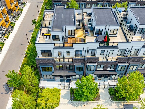 1155 Stroud Ln #2, Mississauga, ON L5J 0B3