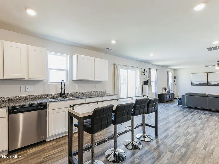1253 Manor Dr — Photo 14