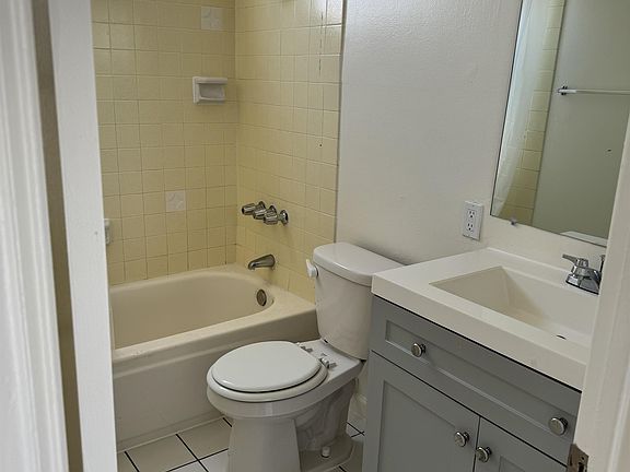 2nd image of 4065 Highland Ave APT 7