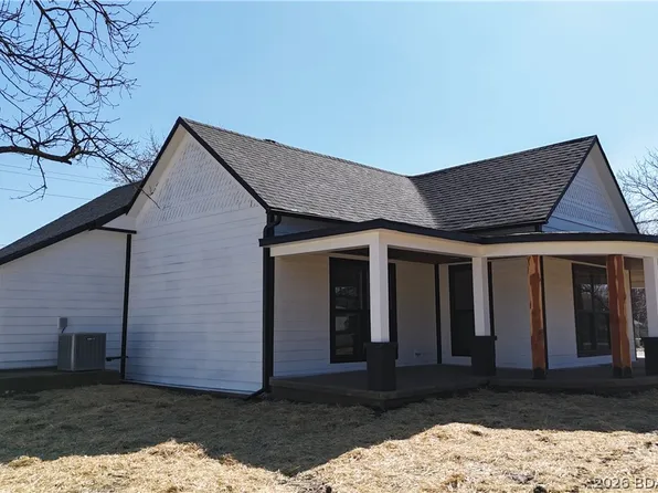 130 S Grand Ave, Eldon, MO 65026
