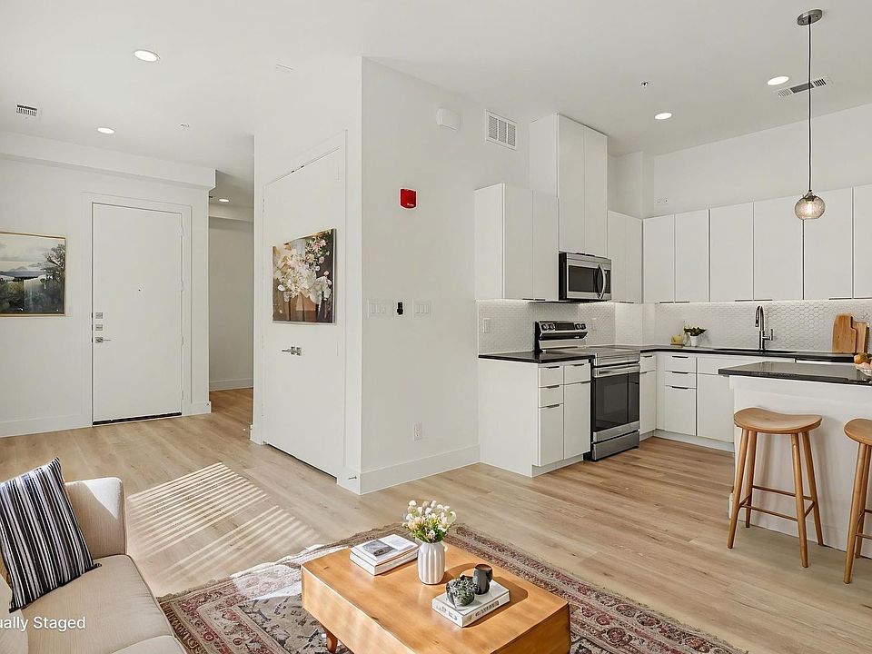 1st image of 2217 N Fitzhugh Ave #204