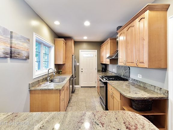 4th image of 732 S Ashland Ave