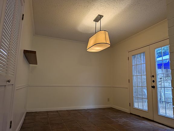 Dining room - unfurnished