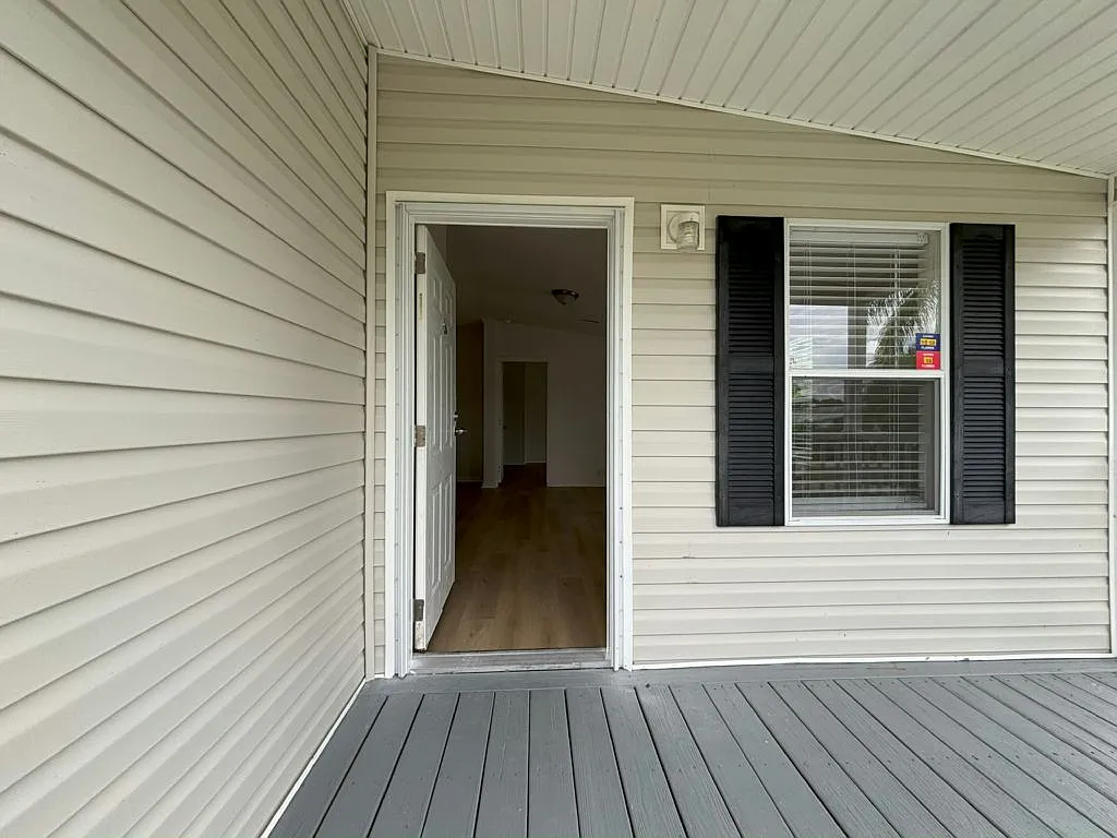 2 bed, 2.0 bath, 864 sqft, $1,199 — Photo 2