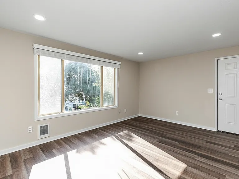 3618 Lombard Ave #202 — Photo 5