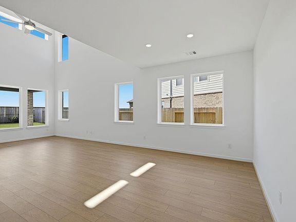 4th image of 17951 Primrose Grove Dr