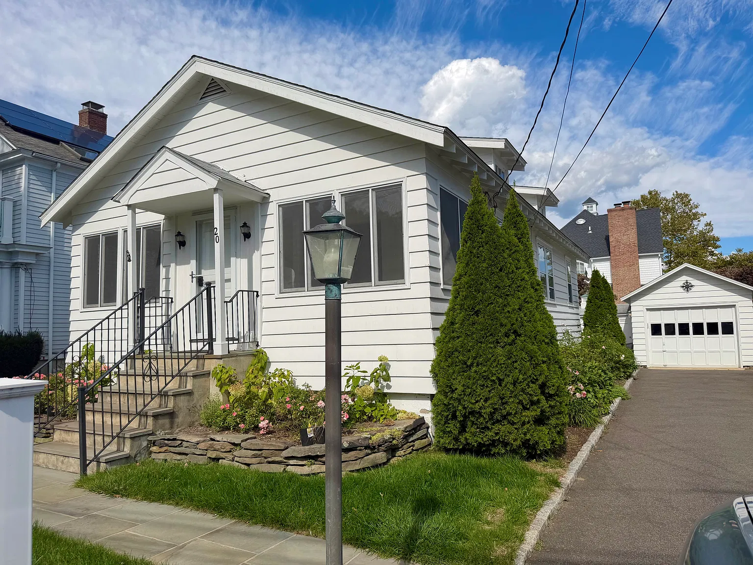3 bed, 1.5 bath, 1350 sqft, $7,250 — Photo 1