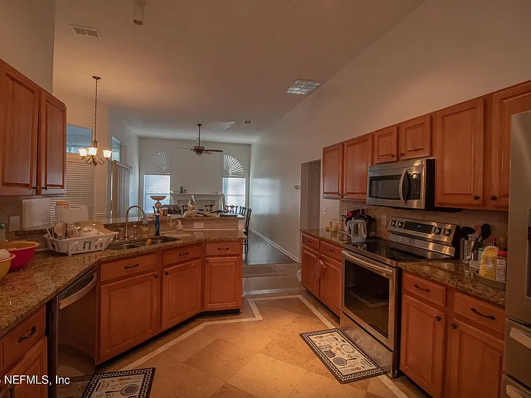 8146 Leafcrest Dr — Photo 10
