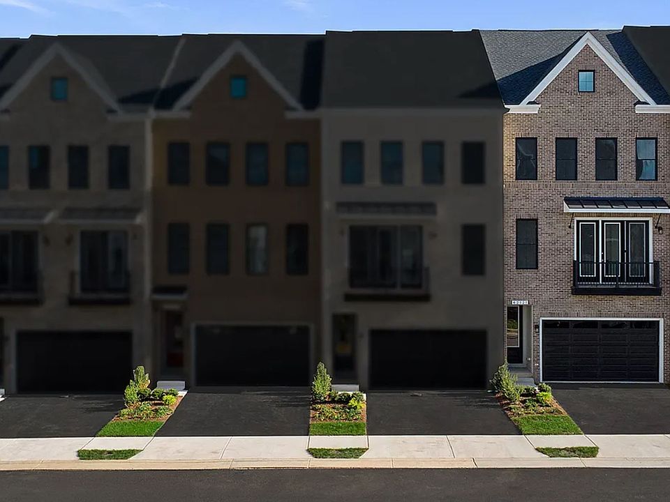 1st image of 42121 Picasso Sq