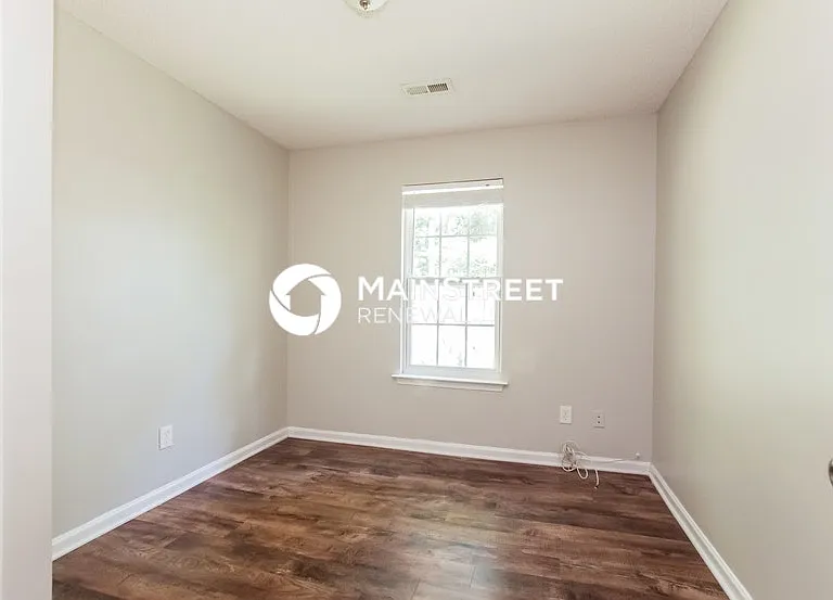 5425 Howard St — Photo 10