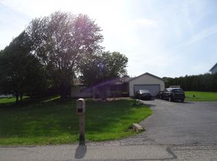 8707 Deer Trail Rd, Spring Grove, IL 60081