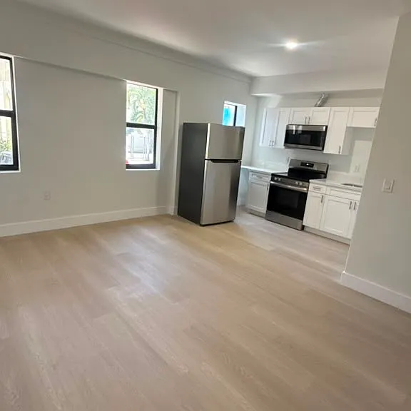 1637 SW 12th St #1 — Photo 1