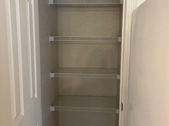 4th image of 631 Scottsvale Dr APT F