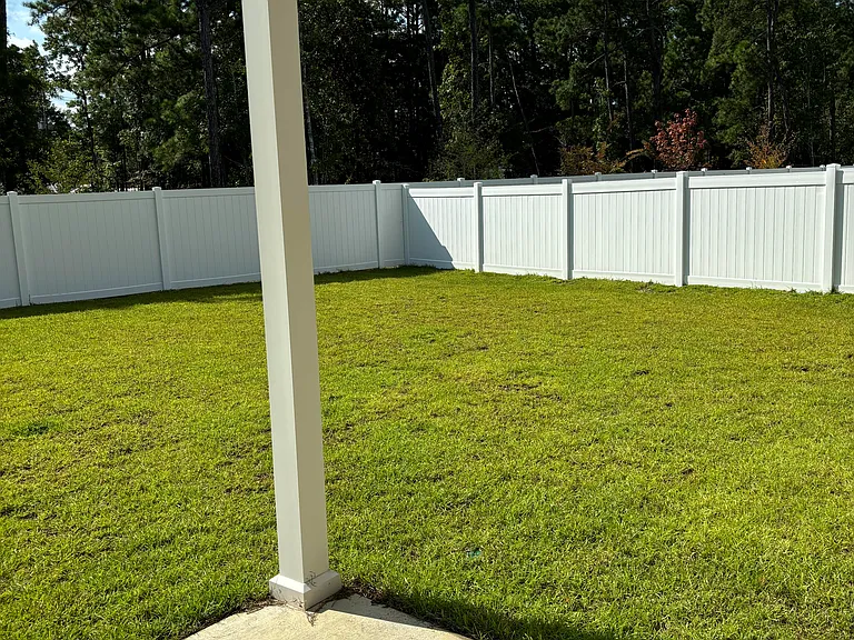 609 Parker Ct — Photo 2