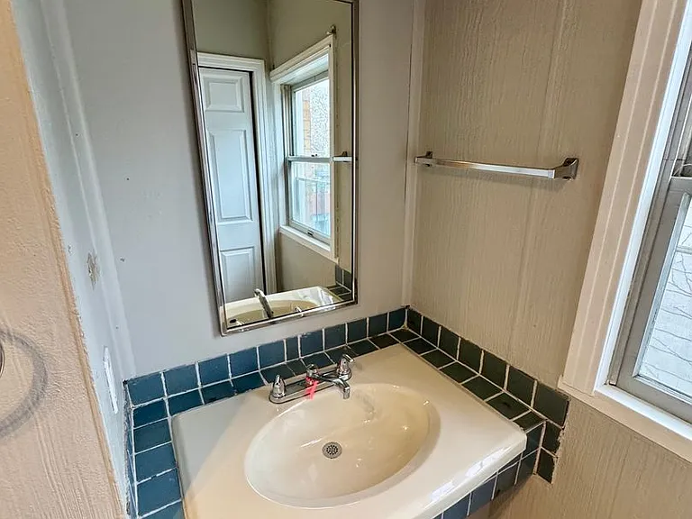 111 S Ohio Street (Full Service) — Photo 23