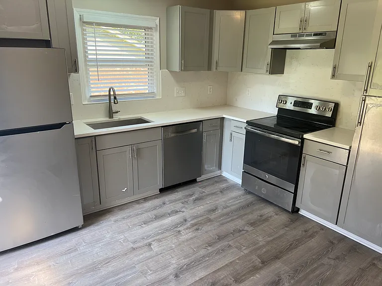 701 Edgegreen Dr — Photo 1
