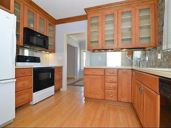 5th image of 4798 N Ardmore Ave