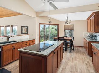 1360 Cerro Vista Dr, Applegate, CA 95703